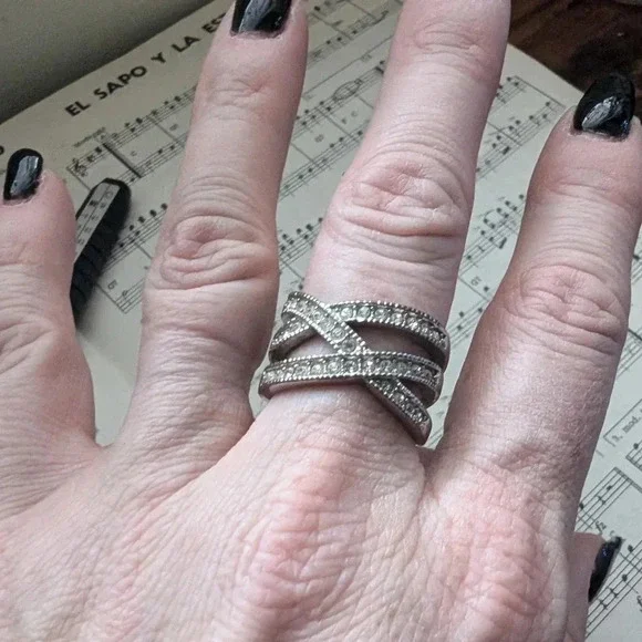 Elegant Silver-Tone Crystal Ring Criss Cross Design Size 7 - Picture 4 of 8